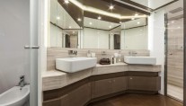 Superyacht Ferretti 870 - Bathroom-001